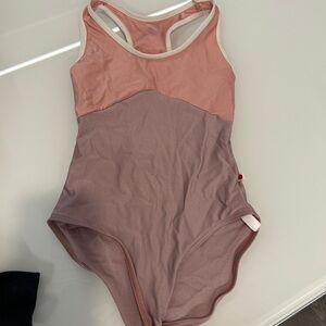 Yumiko Women’s Leo / Size Small. Pink and purple.